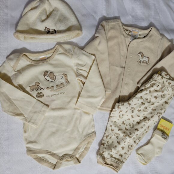 Gymboree My Favorite Toys 12-18 month NWT socks Hat, Bodysuit & Pants set. - Picture 3 of 4
